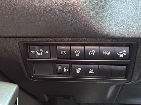 Used 2022 Toyota Tundra Limited w/ Power Package AWD/4WD image 29