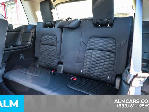 Used 2025 Nissan Pathfinder S image 21