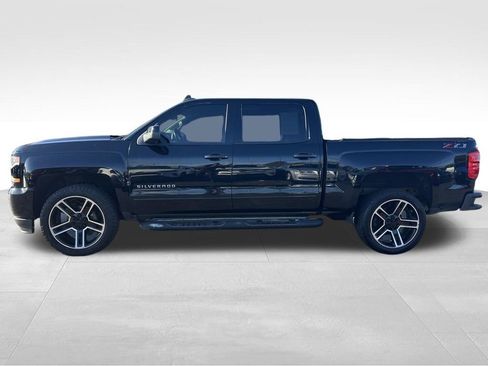 Used 2018 Chevrolet Silverado 1500 LT w/ LPO, Black Pack image 2