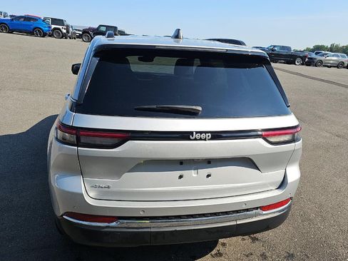 Used 2024 Jeep Grand Cherokee Limited w/ Trailer Tow Package AWD/4WD image 5