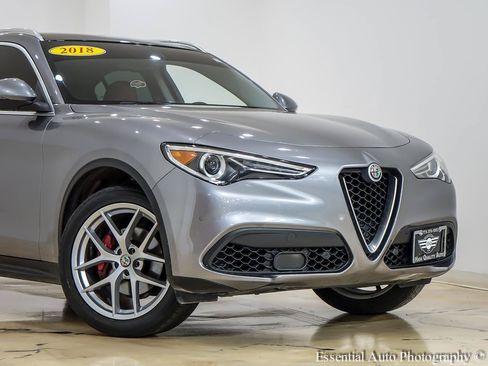 Used 2018 Alfa Romeo Stelvio AWD image 2