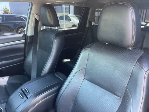 Used 2019 Toyota Highlander Limited FWD image 16