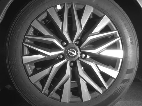 Used 2025 Nissan Altima 2.5 SV FWD image 14