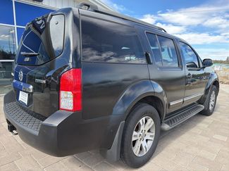 Used 2011 Nissan Pathfinder Silver video 2