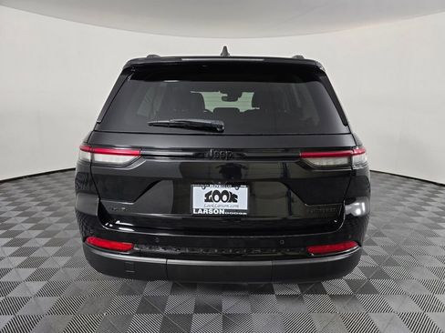 Used 2023 Jeep Grand Cherokee Limited w/ Black Appearance Package image 4