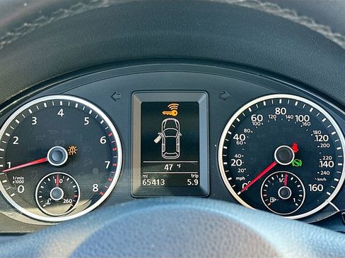 Used 2017 Volkswagen Tiguan S image 12