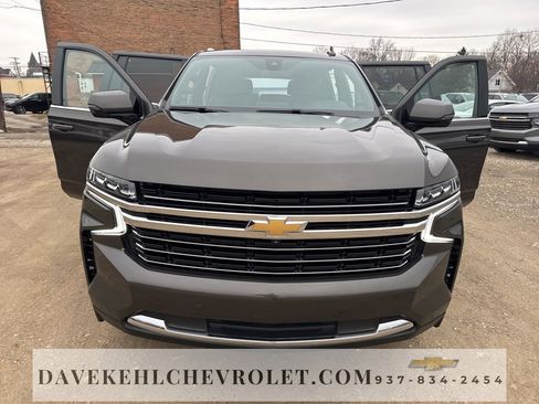 Used 2021 Chevrolet Suburban LT w/ Luxury Package image 37