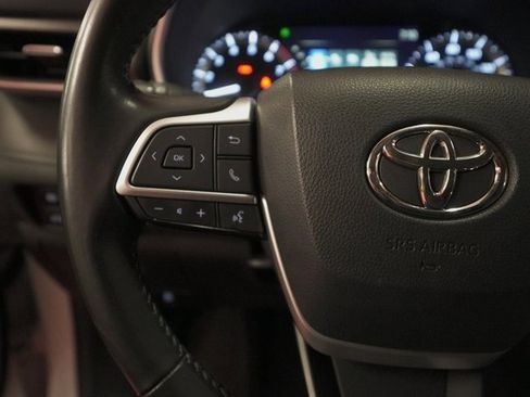 Used 2023 Toyota Highlander XLE image 22