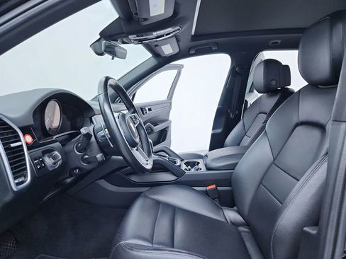 Used 2021 Porsche Cayenne w/ Driver Memory Package image 20
