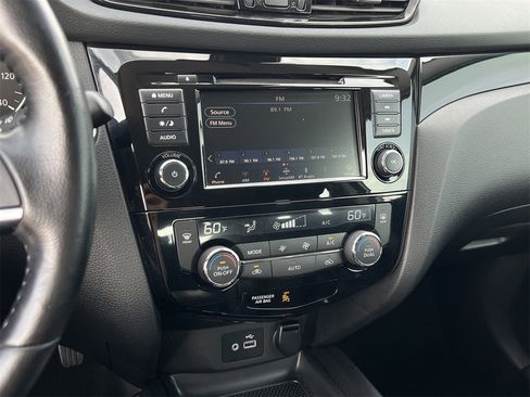 Certified 2021 Nissan Rogue Sport SV image 17