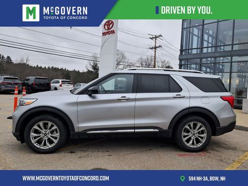 Used 2023 Ford Explorer Limited image 2