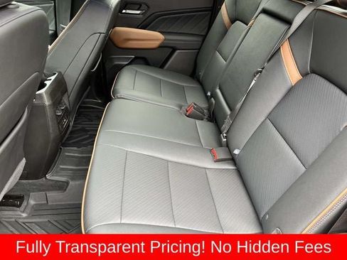 Used 2024 GMC Canyon AT4 w/ AT4 Premium Package AWD/4WD image 17