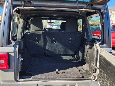 Used 2018 Jeep Wrangler Unlimited Sahara w/ Dual Top Group AWD/4WD image 16