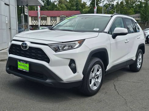 Used 2019 Toyota RAV4 XLE w/ Carpet Mat Package AWD/4WD image 3