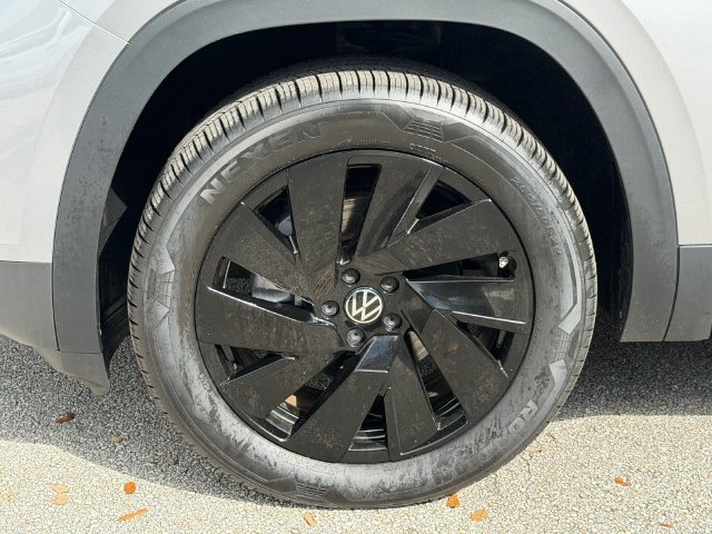 Used 2025 Volkswagen Atlas SE w/ Black Wheel Package AWD/4WD image 10