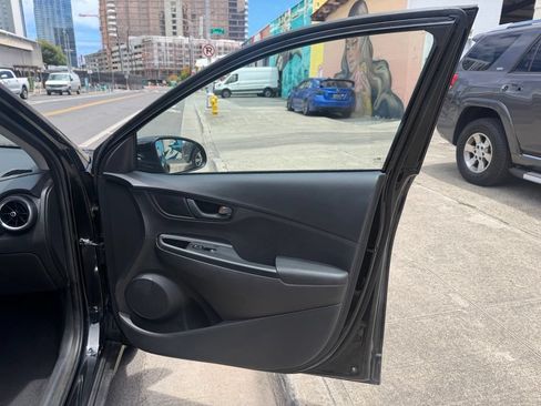 Used 2022 Hyundai Kona SE FWD image 10