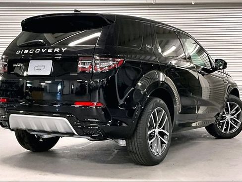 New 2025 Land Rover Discovery Sport S image 4