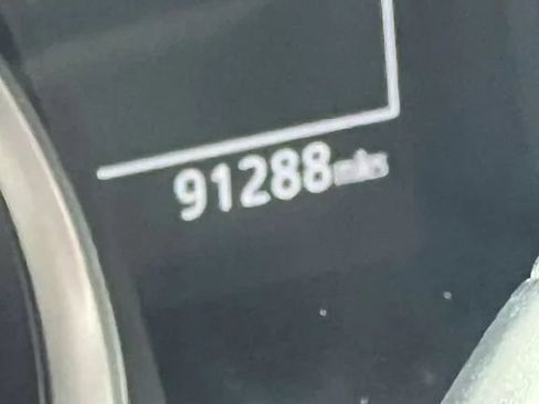 Used 2021 Toyota Camry SE FWD image 2