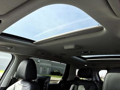 Used 2025 Kia Carnival SX Prestige image 20