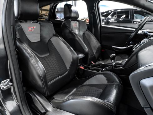Used 2015 Ford Focus ST w/ Equipment Group 401A image 42