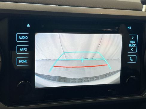 Certified 2019 Toyota Tacoma TRD Off-Road w/ Technology Package AWD/4WD image 17