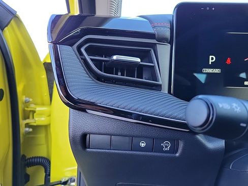 Used 2025 Nissan Kicks SR image 21