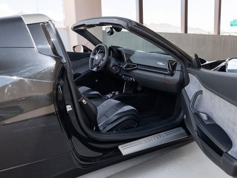 Used 2012 Ferrari 458 Spider RWD image 56