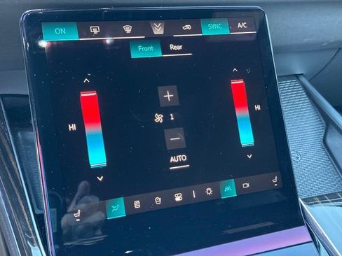Certified 2025 Cadillac Escalade Premium Luxury AWD/4WD image 24