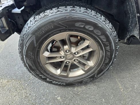 Used 2017 Jeep Wrangler Unlimited Sahara AWD/4WD image 10