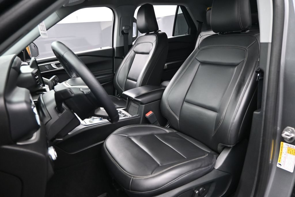 Used 2023 Ford Explorer XLT w/ Equipment Group 202A AWD/4WD image 14