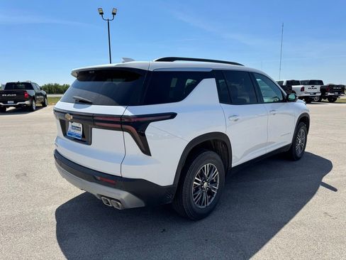 Used 2026 Chevrolet Traverse LT w/ Driver Confidence Package image 5