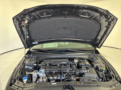 New 2026 Hyundai Elantra Limited FWD image 11