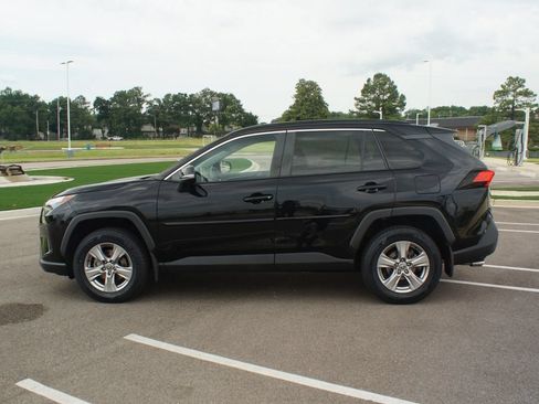 Used 2022 Toyota RAV4 XLE AWD/4WD image 13