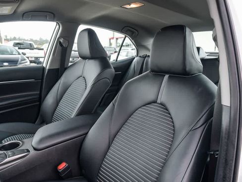 Used 2023 Toyota Camry SE FWD image 17