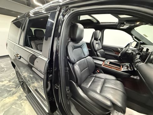 Used 2021 Lincoln Navigator Reserve AWD/4WD image 28