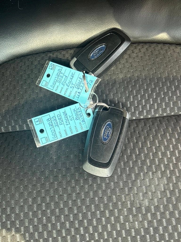 Used 2023 Ford Escape ST-Line w/ Tech Pack #1 AWD/4WD image 39