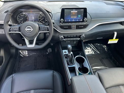New 2025 Nissan Altima 2.5 SR image 16