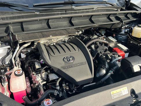 Certified 2024 Toyota Highlander XLE image 35