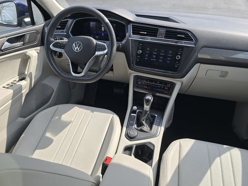 Used 2022 Volkswagen Tiguan SE w/ Panoramic Sunroof Package image 31