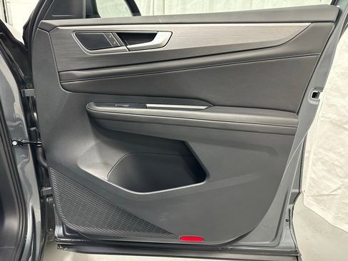 Used 2025 Volkswagen Atlas Cross Sport SE image 59