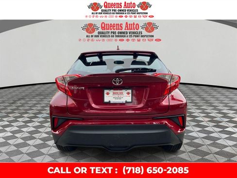 Used 2018 Toyota C-HR XLE FWD image 5