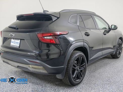 Used 2024 Chevrolet Trax ACTIV w/ Sunroof Package FWD image 7