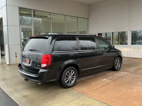 Used 2016 Dodge Grand Caravan SXT image 22
