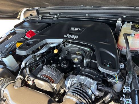 Used 2021 Jeep Gladiator Overland image 31