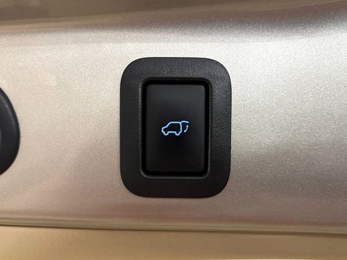 Used 2016 Toyota Highlander XLE AWD/4WD image 32