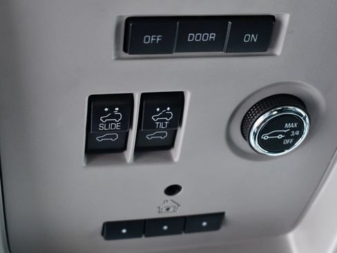 Used 2015 Chevrolet Suburban LTZ AWD/4WD image 35