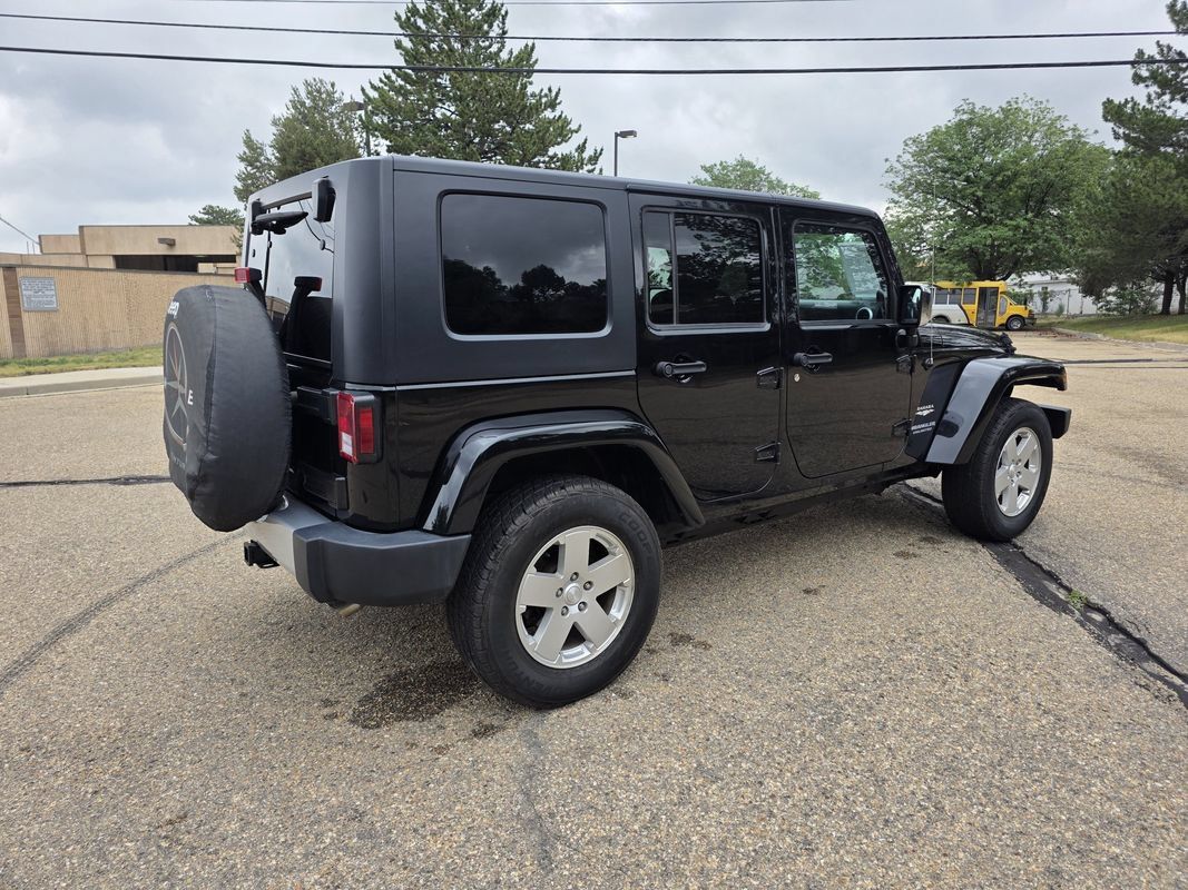 Used 2010 Jeep Wrangler Unlimited Sahara w/ Dual Top Group AWD/4WD image 8