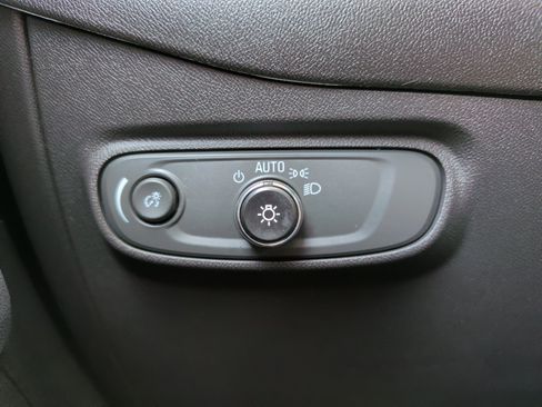 Used 2023 Chevrolet Equinox RS image 38