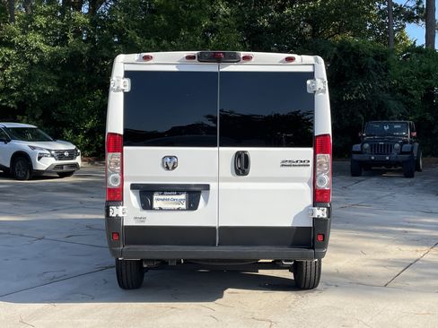 Used 2025 RAM ProMaster 2500 w/ U-Haul Equipment Group FWD image 8