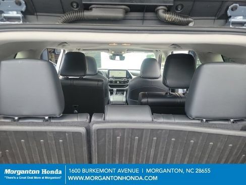 Used 2023 Toyota Highlander XLE FWD image 28